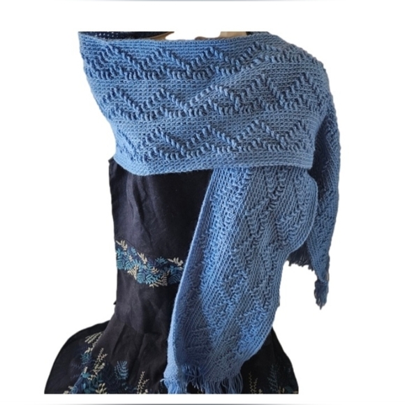 Hand knit scarves Crochet Blue Double cable stitch Triangular pattern with Tazel - Picture 3 of 16